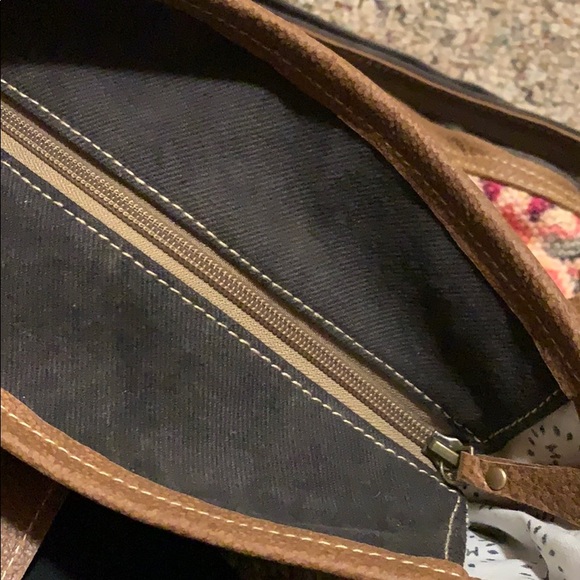 Myra Rosy handmade upcycled leather and canvas bag - Picture 7 of 9